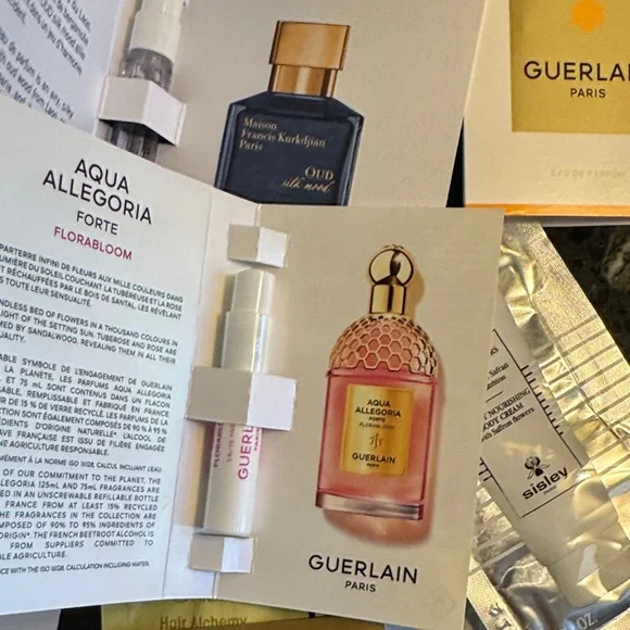 Luxury Perfume and Skincare Sample Collection - Picture 8 of 8